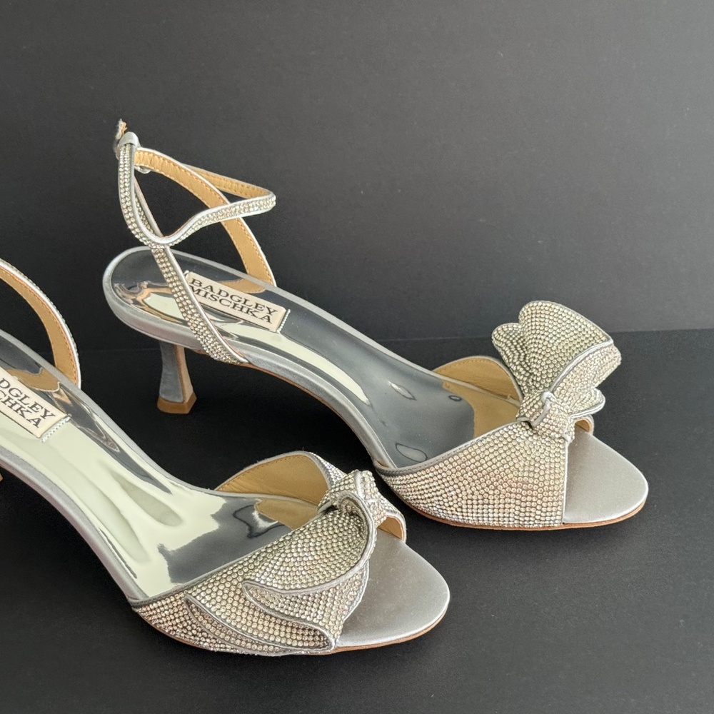 Badgley Mischka Women's Silver Remi Kitten Evening Heel‎ Sandals, NEW pick size - Picture 12 of 15